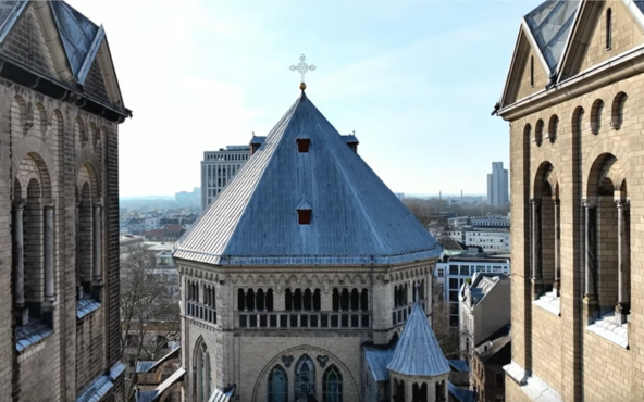 "Spuren des Feuers" monumentales Fastentuch in St. Gereon